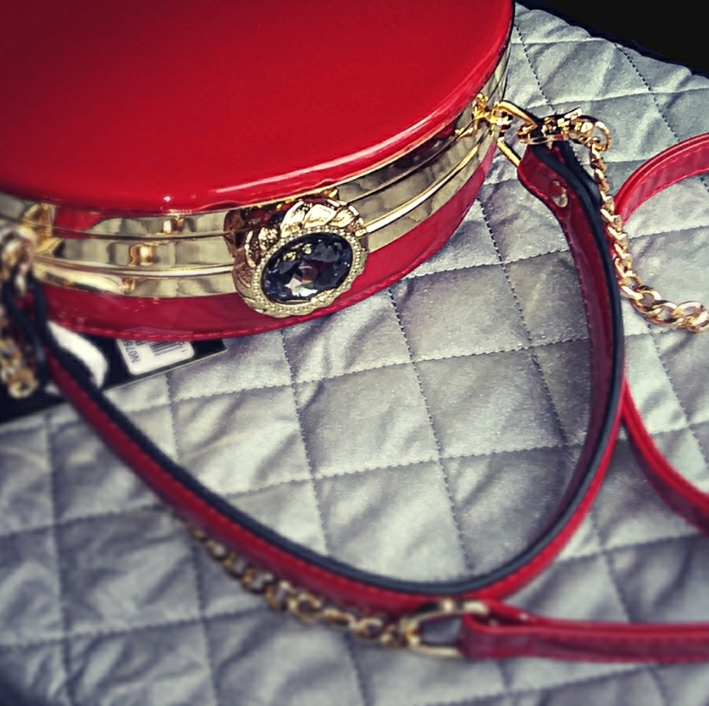 STUNNING RED HANDBAG - Picture 5 of 9